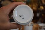 Sada 5 ks starožitných secesních porcelánových hrnečků s modrými medailonky a zlatými linkami.