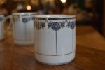 Sada 5 ks starožitných secesních porcelánových hrnečků s modrými medailonky a zlatými linkami.