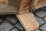 Starožitné dřevěné stavební kolečko z období 1. republiky s loukoťovým kolem a kovanou obručí
