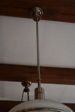 Ikonický Bauhaus lustr Sistrah od C. F. Otto Müllera z období okolo 1930–1935.