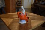 Retro porcelánová lampička červená rybka s andílkem jako noční světlo z 60.–70. let.