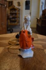 Retro porcelánová lampička červená rybka s andílkem jako noční světlo z 60.–70. let.