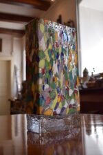 Modernistická pestrobarevná mozaiková váza millefiori připisovaná Ateliéru Beránek, výška 30 cm.