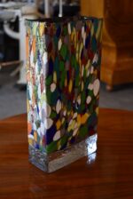 Modernistická pestrobarevná mozaiková váza millefiori připisovaná Ateliéru Beránek, výška 30 cm.
