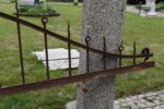 Starožitná ručně kovaná oblouková mřížová nástavba brány šířky 365 cm.