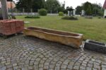 Velké starožitné ručně sekané pískovcové koryto délky 241 cm se staletou patinou.
