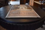 Prvorepubliková reklamní kartonová cedule lékárský teploměr Galenos s postavou starověkého lékaře.