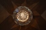 Starožitná prvorepubliková stolní lampička ART-DECO z broušeného křišťálového skla.