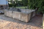 Monumentalny zbiornik z piaskowca pochodzący ze starego browaru z XIX wieku, zestaw składający się z 12 elementów.