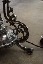 Starožitná stojací lampa z niklované litiny, elektrifikovaná z petrolejky, do roku 1900.