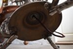 Starožitná stojací lampa z niklované litiny, elektrifikovaná z petrolejky, do roku 1900.