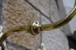 Starožitné biedermeierovské nástěnné svícny z mosazi z okolo roku 1830, pár.