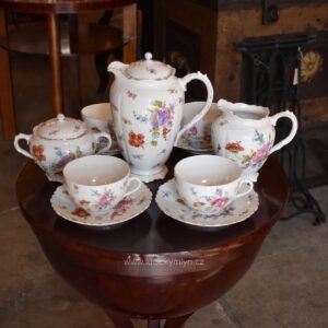 Starožitný porcelánový servis O.&E.G. Royal Austria s květinovým dekorem pro 4 osoby.