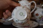 Starožitný porcelánový servis O.&E.G. Royal Austria s květinovým dekorem pro 4 osoby.