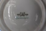 Starožitná porcelánová váza Pirkenhammer Březová s ručně malovaným květinovým dekorem.