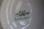 Starožitná porcelánová váza Pirkenhammer Březová s ručně malovaným květinovým dekorem.
