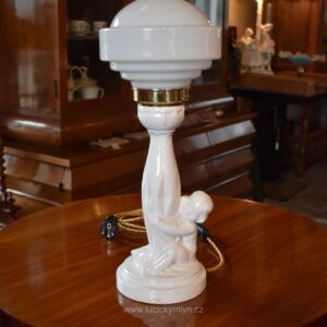 Starožitná figurální stolní lampa S klukem od Josefa Bambase, Bechyně, model 1921.