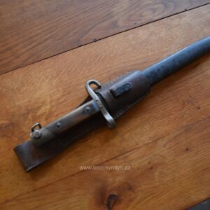 Starožitný rakousko-uherský bodák M.95 Mannlicher Steyr s pochvou.