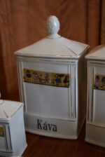 Starožitná porcelánová kořenková souprava s hodinami Gebrüder Benedikt Dvory.