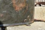 Unikátní barokní měděná krbová zástěna s datací 1781 a svatebním výjevem.