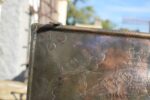 Unikátní barokní měděná krbová zástěna s datací 1781 a svatebním výjevem.