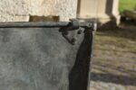 Unikátní barokní měděná krbová zástěna s datací 1781 a svatebním výjevem.