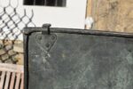 Unikátní barokní měděná krbová zástěna s datací 1781 a svatebním výjevem.