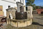 Unikátní barokní měděná krbová zástěna s datací 1781 a svatebním výjevem.