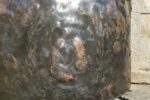 Unikátní barokní měděná krbová zástěna s datací 1781 a svatebním výjevem.