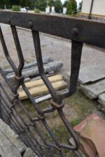 Velké kované barokní okenní mříže, identický pár z 2. poloviny 20. století.