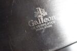 Antyczna, posrebrzana maselniczka „Galleon” z Hongkongu z reliefowym wzorem róż.