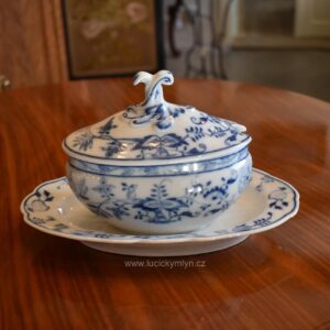 Starožitný porcelánový omáčník s cibulovým vzorem, Klášterec nad Ohří.