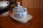Starožitný porcelánový omáčník s cibulovým vzorem, Klášterec nad Ohří.