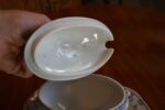 Starožitný porcelánový omáčník s cibulovým vzorem, Klášterec nad Ohří.