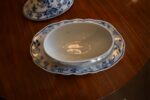 Starožitný porcelánový omáčník s cibulovým vzorem, Klášterec nad Ohří.