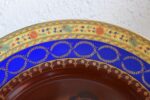 Antyczny porcelanowy talerz „Royal Vienna” z figuralnym motywem przedstawiającym dwie kobiety.
