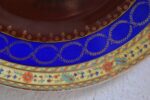 Antyczny porcelanowy talerz „Royal Vienna” z figuralnym motywem przedstawiającym dwie kobiety.