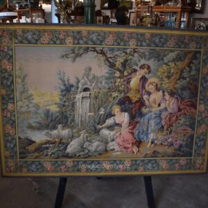 Starožitná žakárová tapiserie Aubusson s pastýřskou scénou a květinovou bordurou.