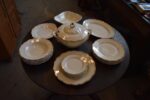 Starožitný jídelní porcelánový servis Slavkov se zlatými linkami, 24 kusů.