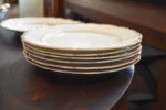 Starožitný jídelní porcelánový servis Slavkov se zlatými linkami, 24 kusů.