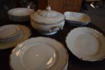 Starožitný jídelní porcelánový servis Slavkov se zlatými linkami, 24 kusů.