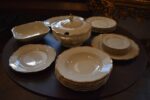 Starožitný jídelní porcelánový servis Slavkov se zlatými linkami, 24 kusů.