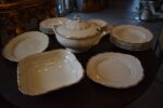 Starožitný jídelní porcelánový servis Slavkov se zlatými linkami, 24 kusů.