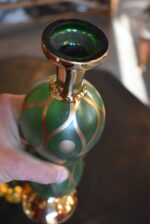 Retro likérová souprava Bohemia Glass ze zeleného skla se zlaceným dekorem.