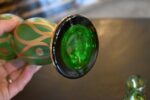 Retro likérová souprava Bohemia Glass ze zeleného skla se zlaceným dekorem.