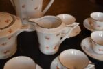Starožitný porcelánový kávový servis ART-DECO pro 10 osob s květinovým dekorem a zlatou linkou.