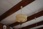 Starožitný rondokubistický lustr ART-DECO s medovým skleněným stínidlem ve tvaru UFO.