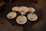 Starožitná porcelánová dezertní souprava PULS Ostrov s růžemi a monogramem.