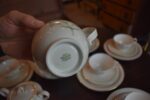 Starožitný porcelánový servis K & A Krautheim Selb pro 10 osob s lučními květinkami.
