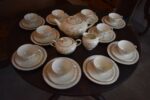 Starožitný porcelánový servis K & A Krautheim Selb pro 10 osob s lučními květinkami.